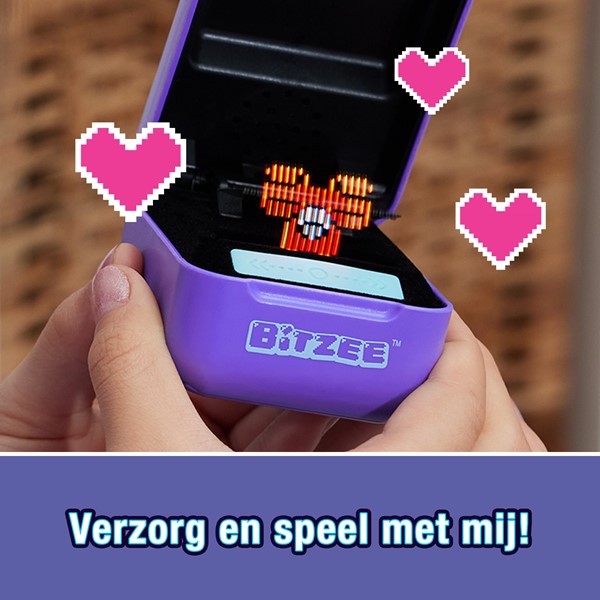 Foto van speelgoed Bitzee_Interactive Digital Pet_Spinmaster-speelsituatie_226.jpg